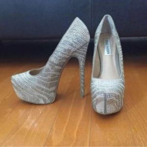 Steve Madden rhinestones pumps